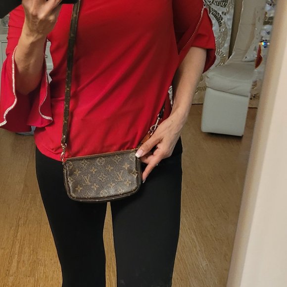 LOUIS VUITTON* MINI POCHETTE with LV Crossbody Strapđź’– - Picture 10 of 10